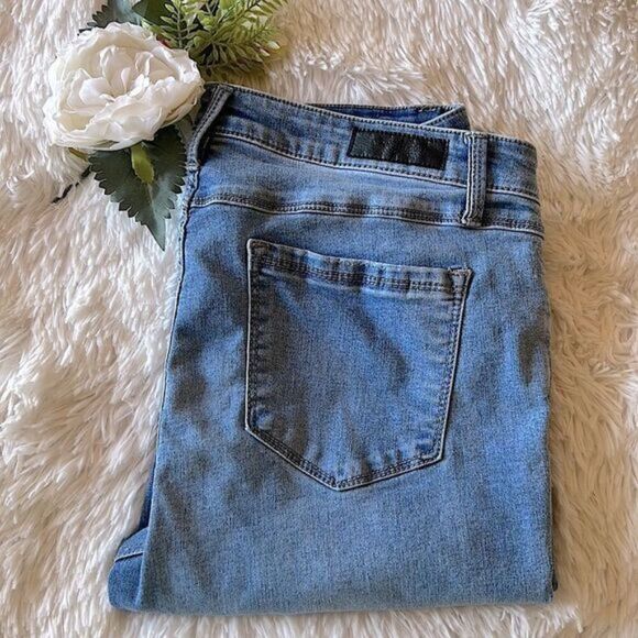 Kenneth Cole Raw Hem "Jess" Distressed Skinny Jean 12 - Picture 16 of 16